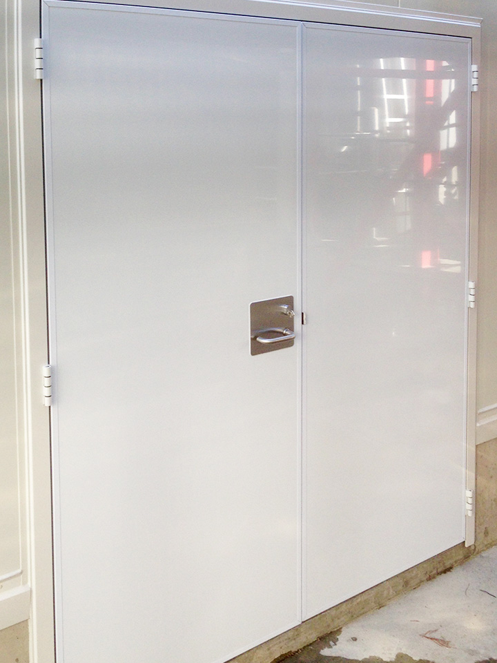 Set of K2 white panel doors with lock